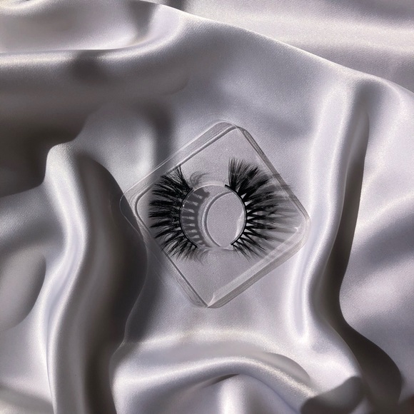 Eyelashes - Picture 3 of 7